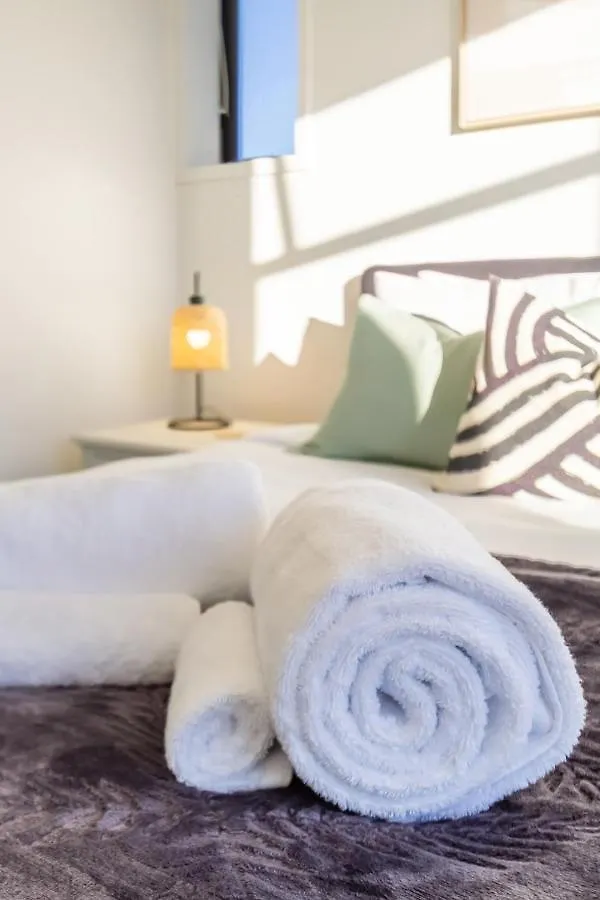 Stylish Home In The Heart Of Christchurch 2 Bed 0*,  New Zealand
